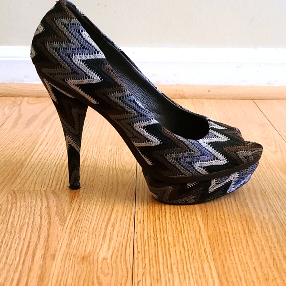 Two Lips Woven Heels